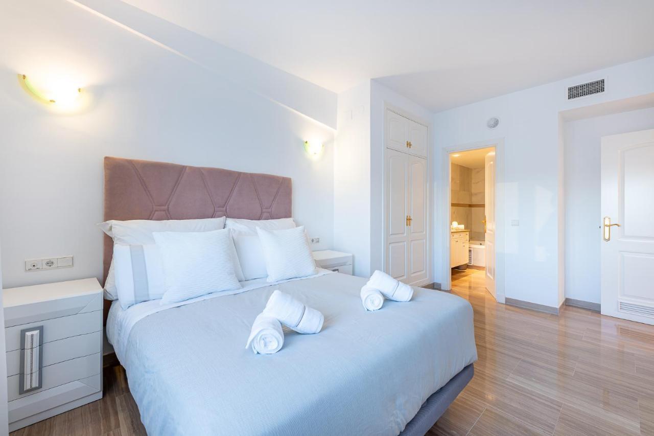 Atico Puerto Marina First Island With Sea Views And Rooftop Pool Benalmadena Ngoại thất bức ảnh